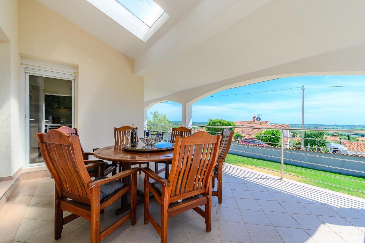 Villa Elisa Kaštelir Kültér fotó