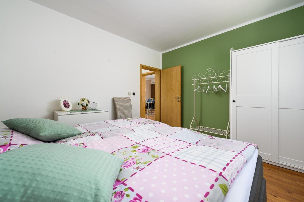 Villa Elisa Kaštelir Kültér fotó