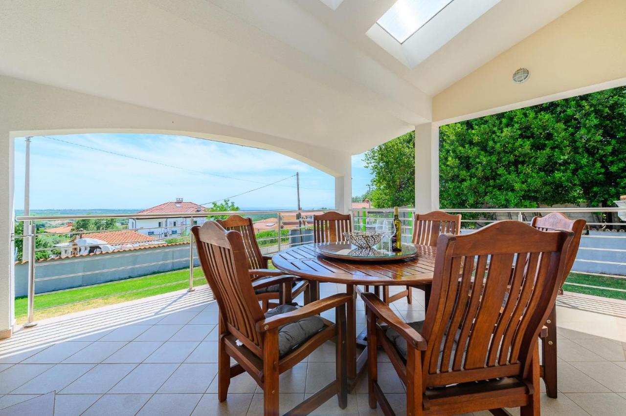 Villa Elisa Kaštelir Kültér fotó